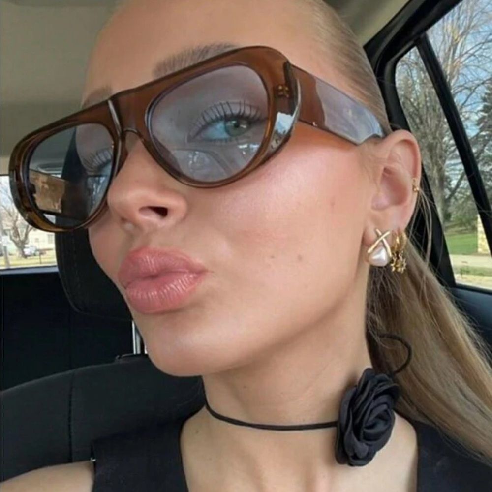 Trendy brown sunglasses A447